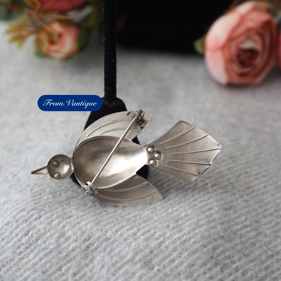 🕊️ VINTAGE Silver Pigeon with Crystal Animal Brooch / Scarf Pin 🧷 - Picture 3 of 5